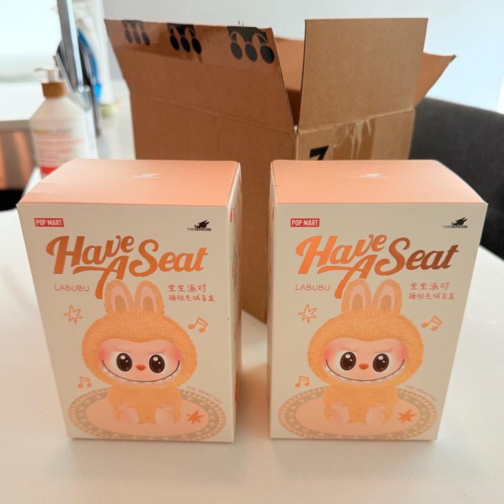 POP MART Two Have A Seat Labubu - Dada and Zizi NIB